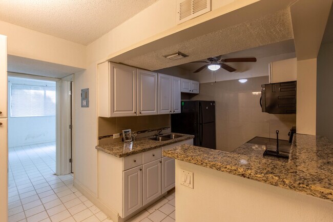 Building Photo - 2565 S Ocean Blvd