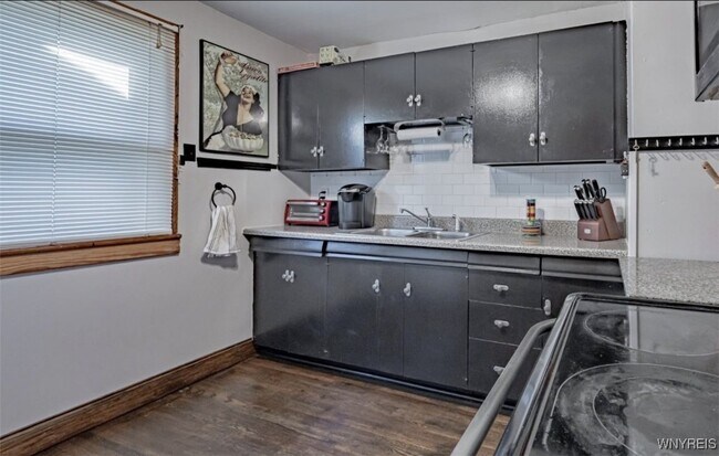 Building Photo - 118 Nassau Ave