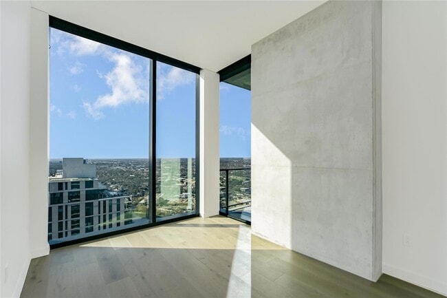 Building Photo - 610 Davis St