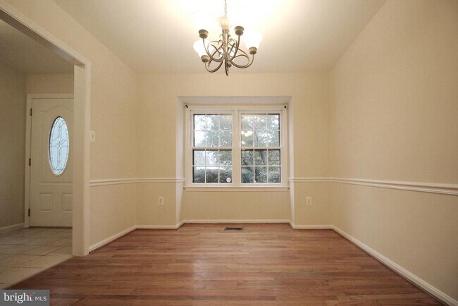 Building Photo - 316 Cherry Ct