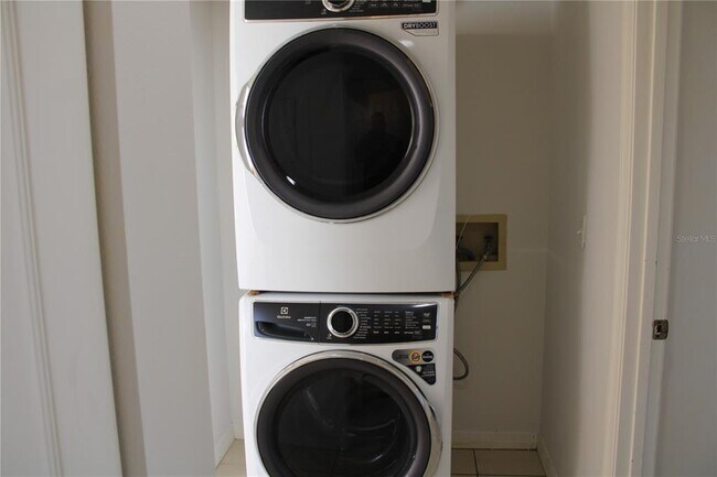 Building Photo - 2602 Waterford Way