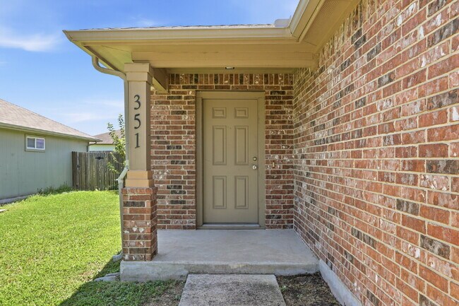 Building Photo - 4 Bed, No Carpet Home in Kyle, Available for Immediate Move-In