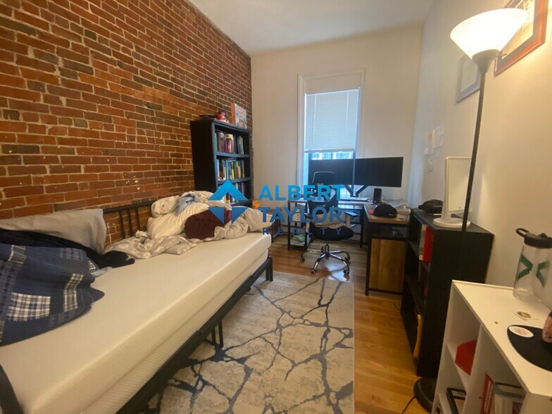 Building Photo - 24 Isabella St