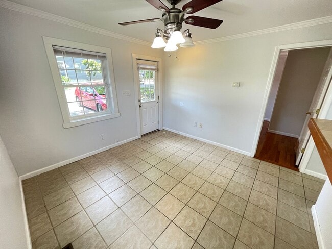 Building Photo - Nice 3br house w/ parking, central AC - wa...