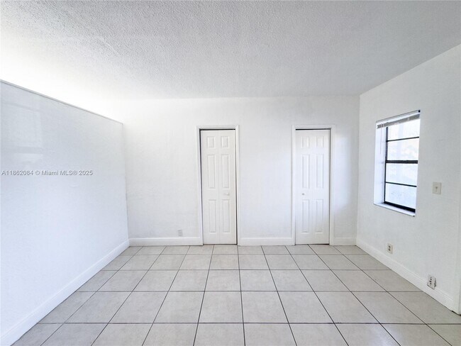 Building Photo - 4071 N Dixie Hwy