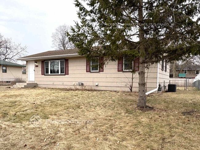 Building Photo - 224 Oak Park Dr NE