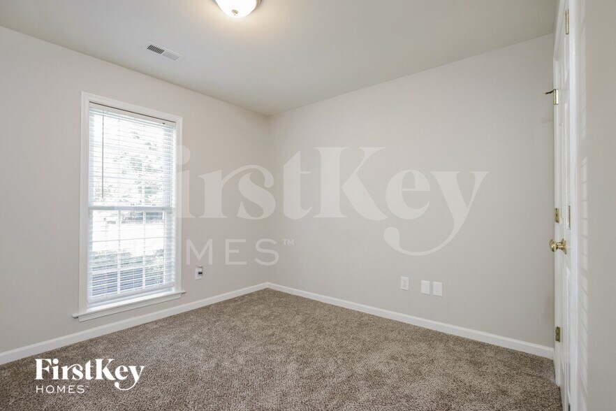 Building Photo - 6107 Black Willow Dr