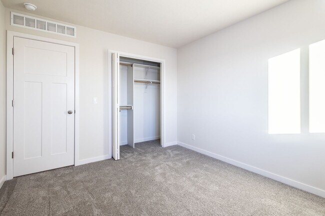 Building Photo - Stunning New Built 5 Bed Duplex!