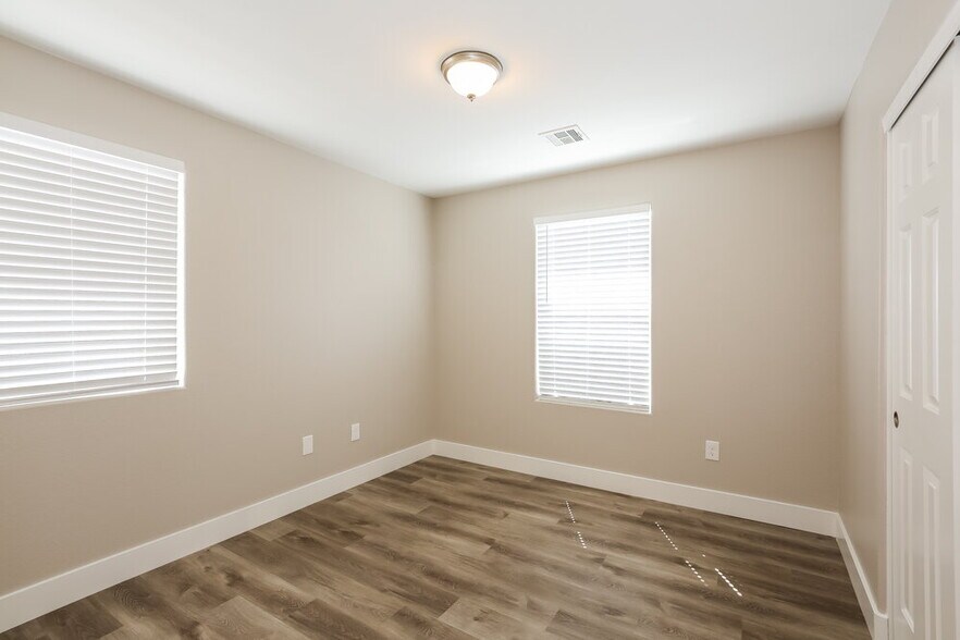 Building Photo - 9450 Havasu Canyon Ave