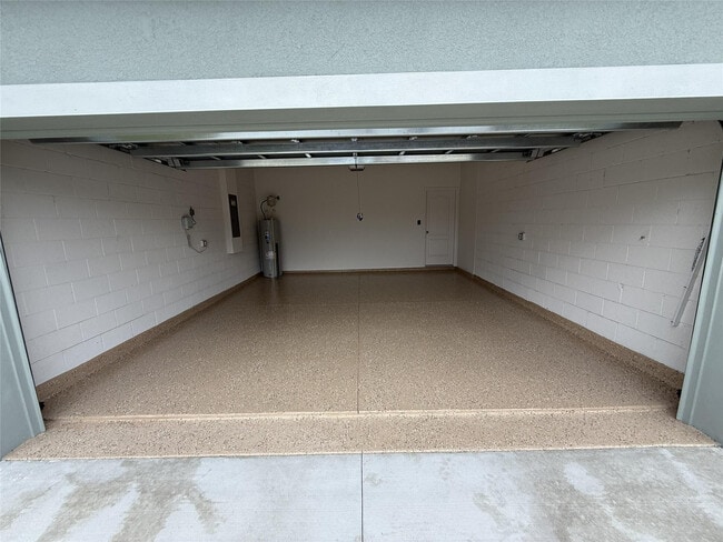 Building Photo - 8715 98th Ct