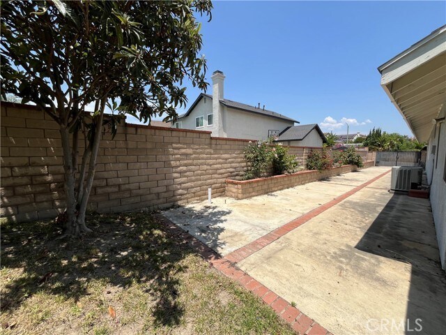Building Photo - 611 Silver Bridle Rd