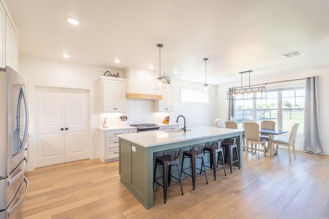 Building Photo - 4324 Cedar Creek Rd