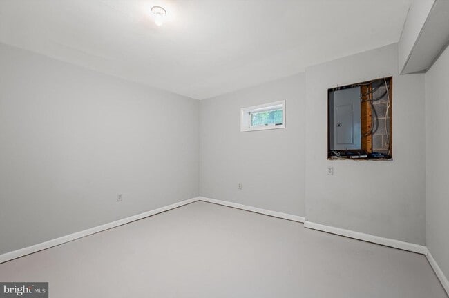Building Photo - 813 Leeds Manor Ln