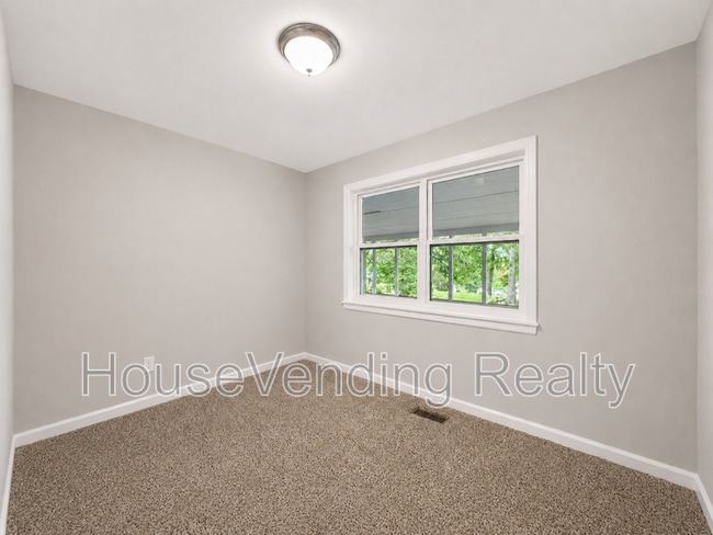 Building Photo - 619 Tarpley St