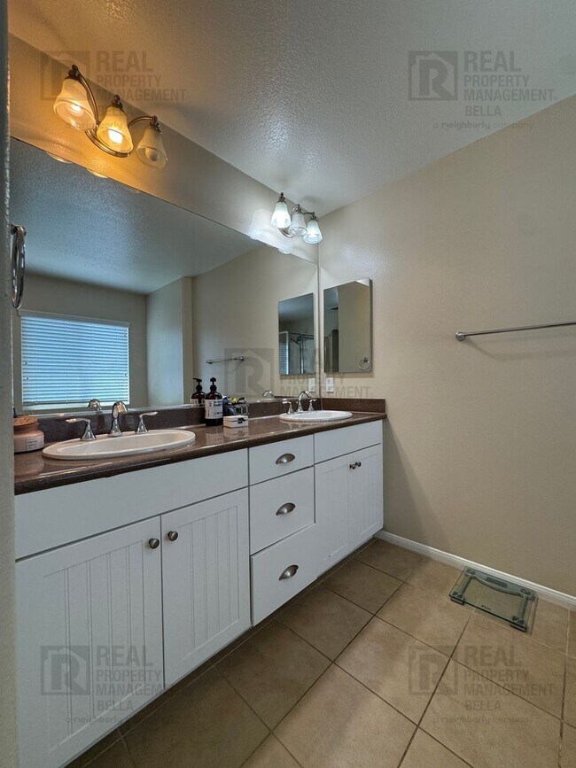 Building Photo - Resort-Style Living in Spencer’s Crossing ...