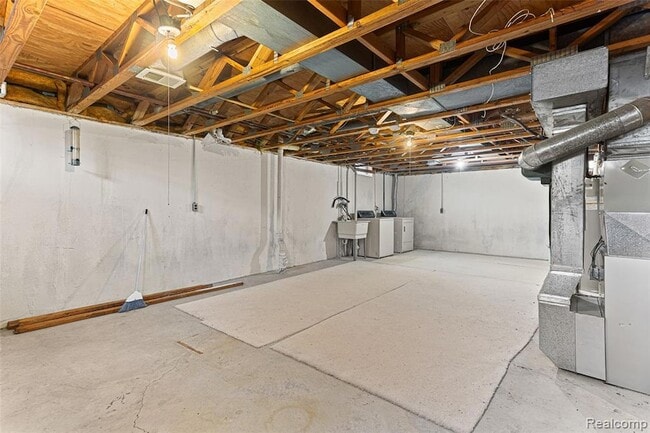 Building Photo - 3374 Burbank Dr