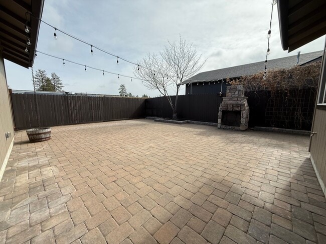 Building Photo - Fantastic 3 Bed/2 Bath Single Family Home in SE Bend