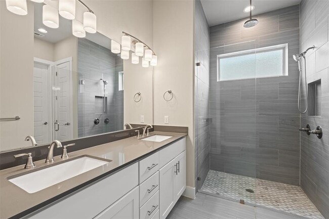 Building Photo - 336 Saturnia Dr