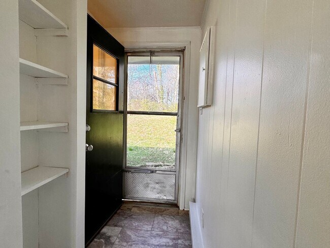 Building Photo - 1502 6th St SE