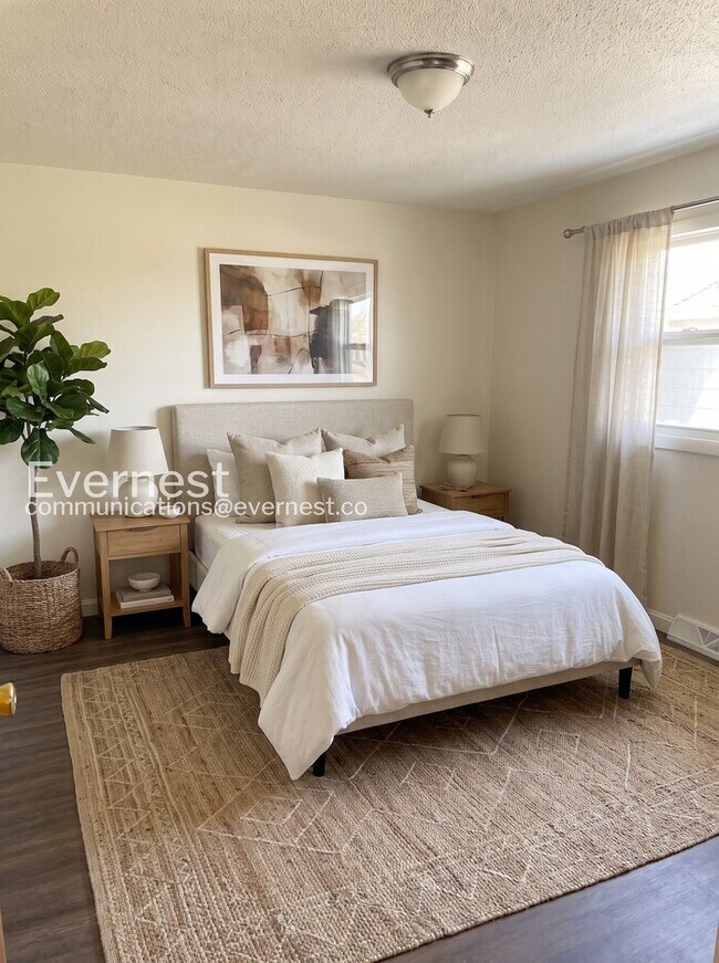 Building Photo - 5 Bed, 3 Bath Home with Garage & Fenced Yard / Available Soon!