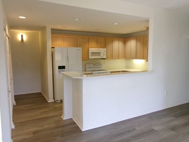 Building Photo - T0365 - MOANALUA VILLAGE #11H