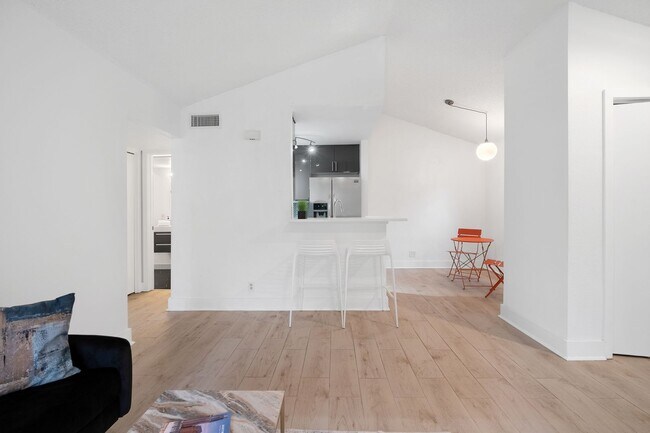 Building Photo - 1601 Faro Dr