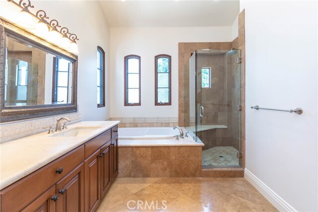 Building Photo - 613 Begonia Ave