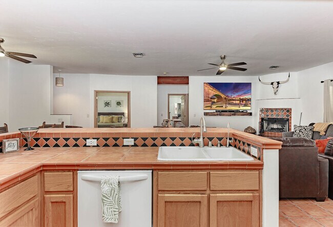 Building Photo - 3921 Aloha Ln