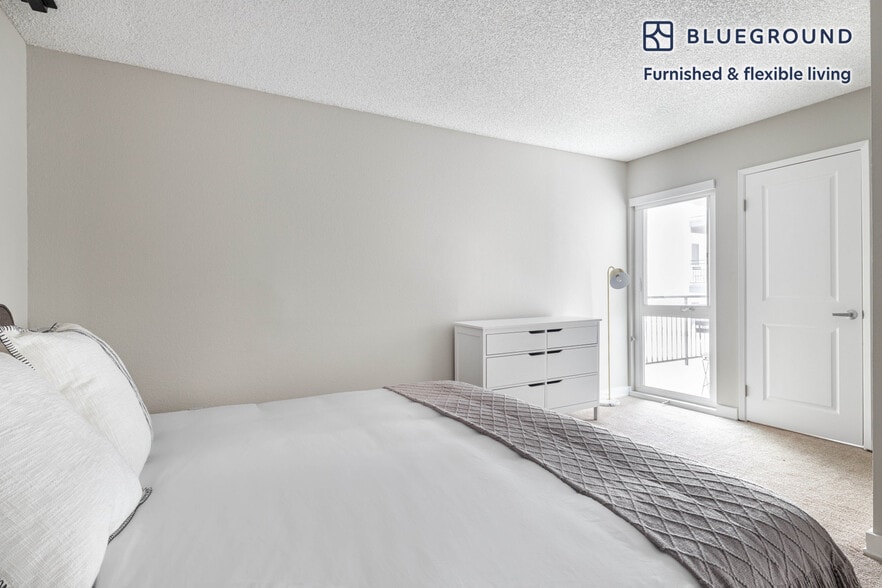 Building Photo - 615 S Catalina Ave