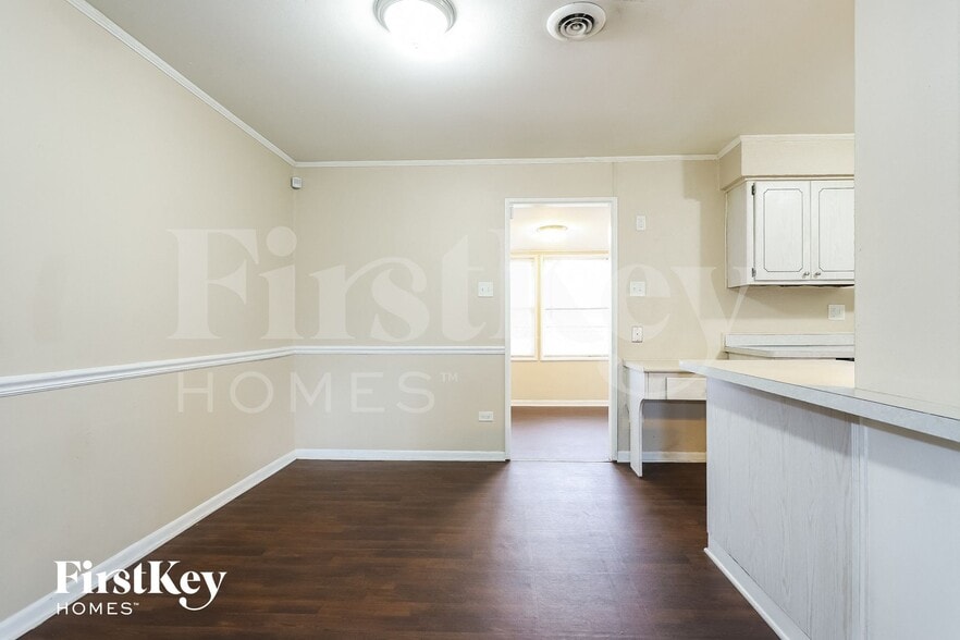 Building Photo - 374 Oswego St