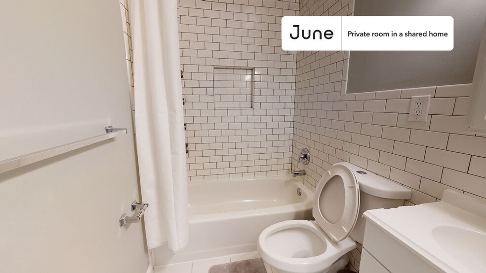 Building Photo - Room in Shared 5 bed/2 bath home in Logan Circle