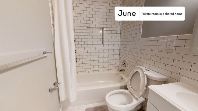 Building Photo - Room in Shared 5 bed/2 bath home in Logan Circle