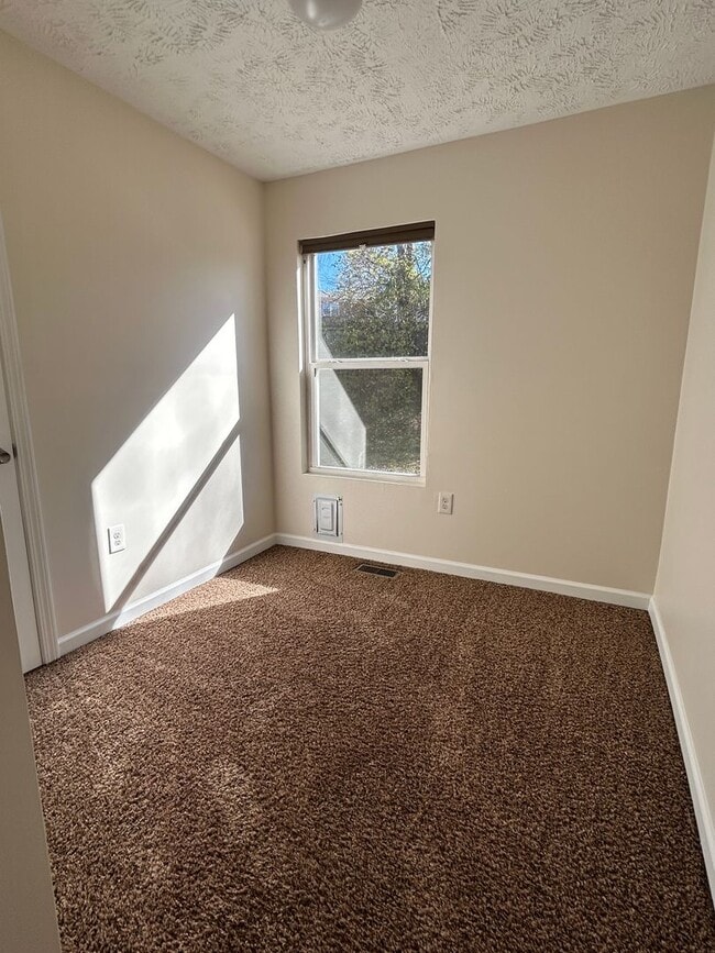 Building Photo - 2128 Fir St