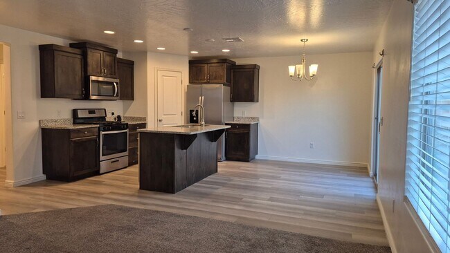 Building Photo - 1432 E Trilobite Dr