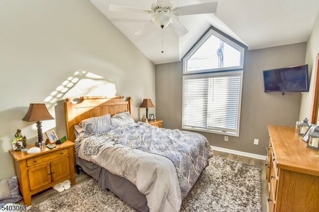 Building Photo - 15 Heritage Ct