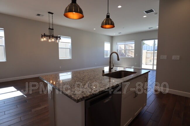 Building Photo - 12925 Sapphire Point Dr