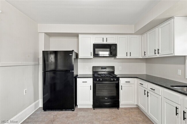 Building Photo - 1373 Thoreau Rd