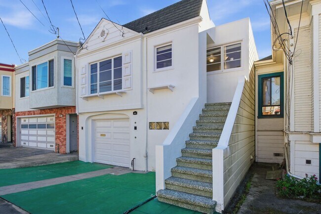 Building Photo - 347 Staples Ave