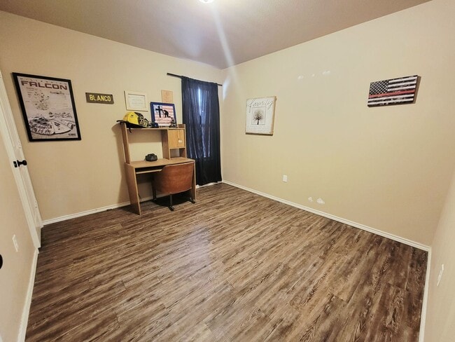 Building Photo - HALF OFF First Month!! Super cute 3/2/1 in...