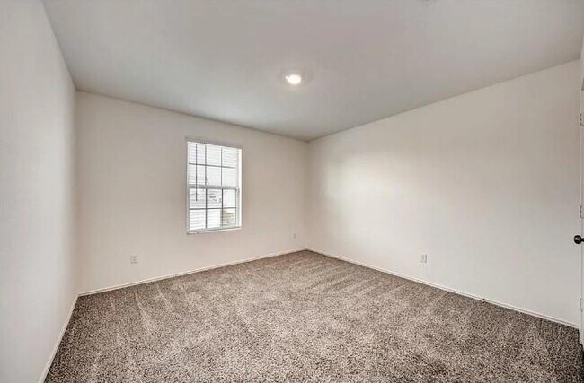Building Photo - 817 Circle Wy