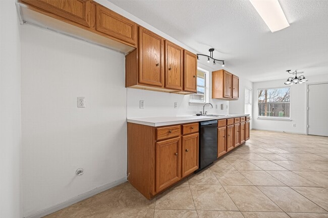 Building Photo - 11002 Bradford Way Dr