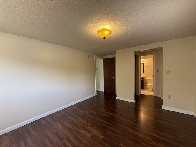 Building Photo - 801 Stratford Dr