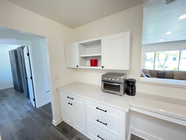Building Photo - 919 La Fiesta Ct