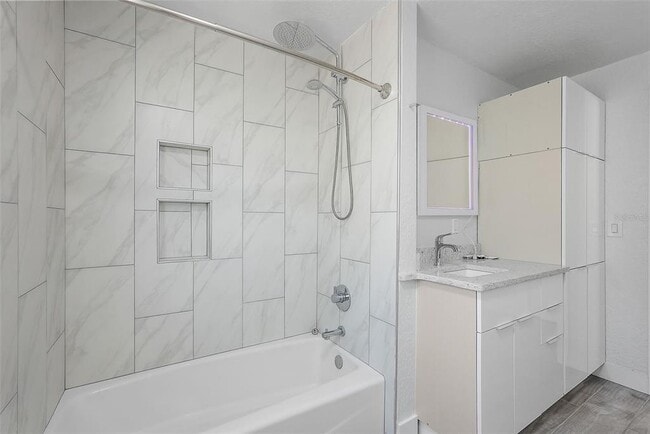 Building Photo - 3755 Belle Vista Dr E