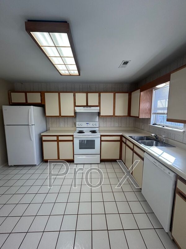 Building Photo - 1403 Camellia Dr