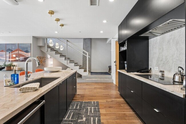 Building Photo - 5455 E Lincoln Dr