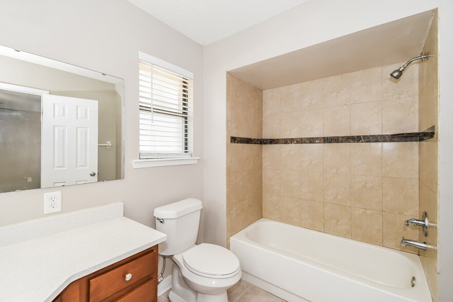 Building Photo - 9644 Bayou Bluff Dr