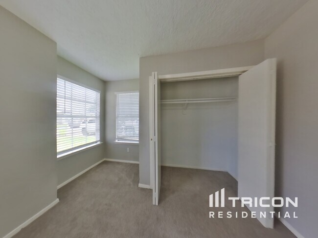 Building Photo - 4700 Greenwood Dr