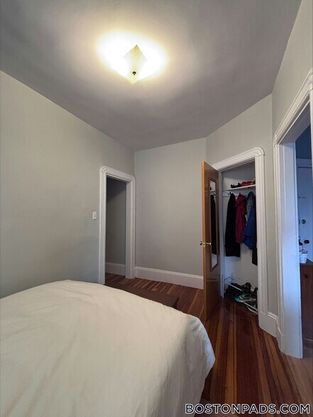 Building Photo - 137 Columbia St