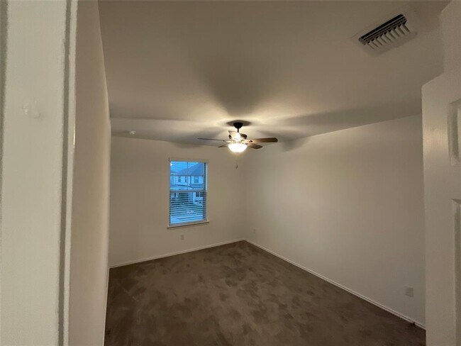 Building Photo - 128 Banyon Dr